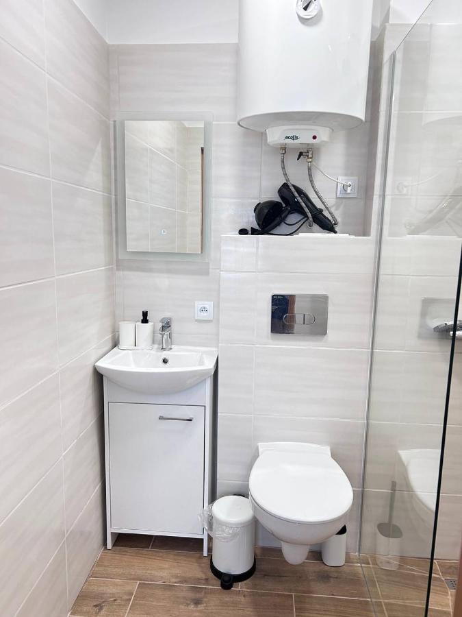 Stone Apartment - Free Parking Катовице Екстериор снимка